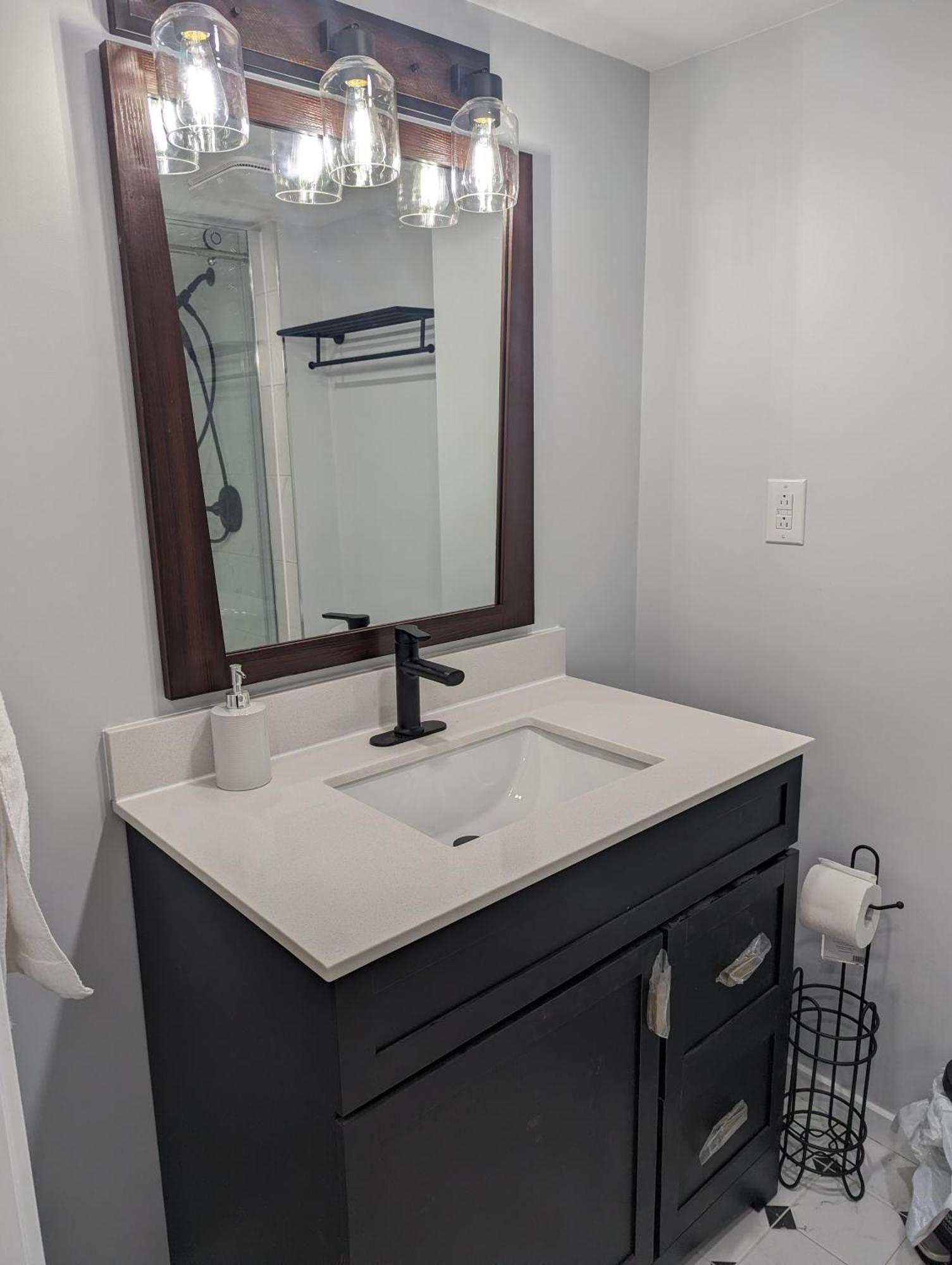 킹스턴 Adorable 4 Bed,3 Bath House 빌라 외부 사진