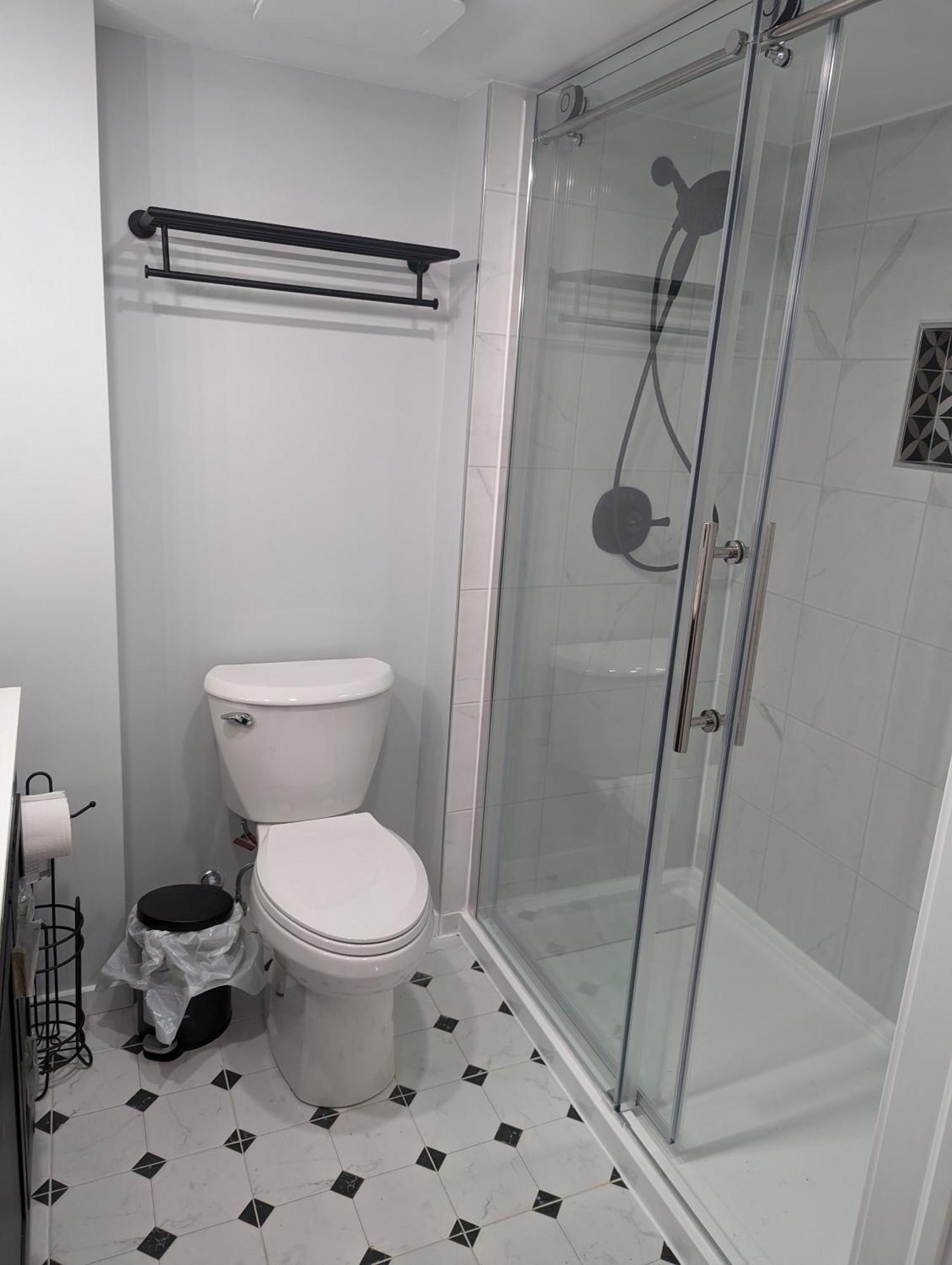 킹스턴 Adorable 4 Bed,3 Bath House 빌라 외부 사진